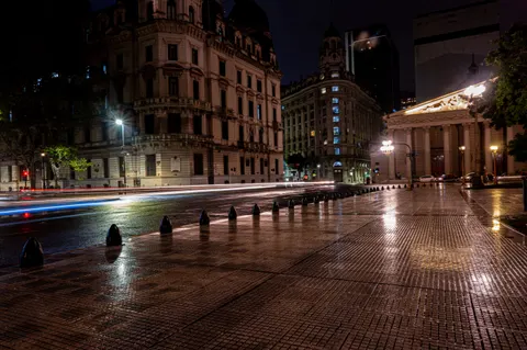 Rainy Street 4K Wallpaper · city · 3840×2555