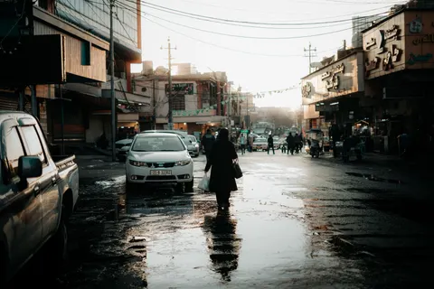 Rainy Street 4K Wallpaper · city · 3840×2561