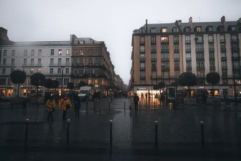 Rainy Street 4K Wallpaper · city · 3840×2560