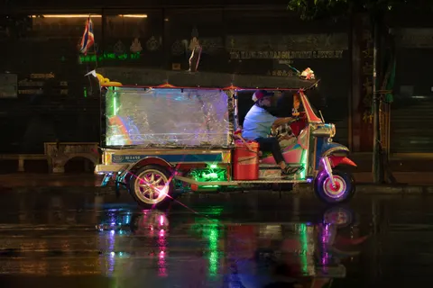 Rainy Street 4K Wallpaper · city · 3840×2561