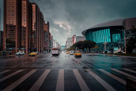 Rainy Street 4K Wallpaper · city · 3840×2561