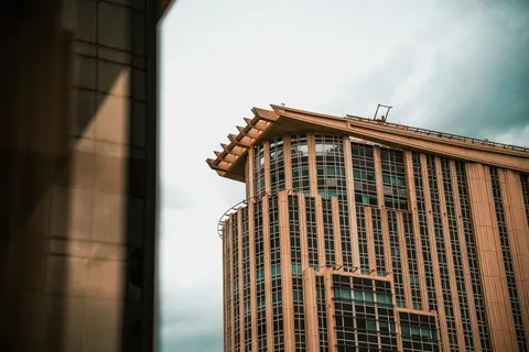 Glass Tower 4K Wallpaper · architecture · 3840×2560