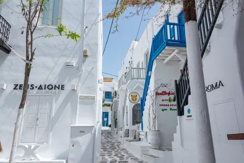 Santorini 4K Wallpaper · architecture · 3840×2563