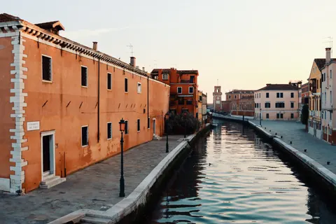 Venice Canal 4K Wallpaper · architecture · 3840×2560