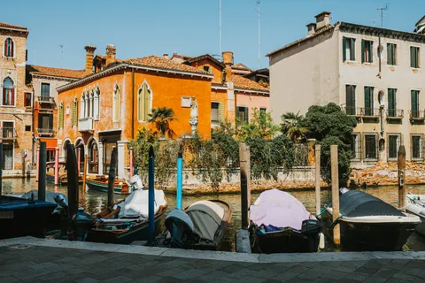 Venice Canal 4K Wallpaper · architecture · 3840×2560