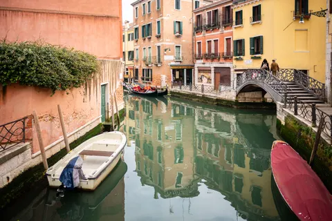 Venice Canal 4K Wallpaper · architecture · 3840×2560