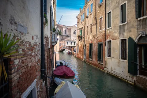 Venice Canal 4K Wallpaper · architecture · 3840×2560