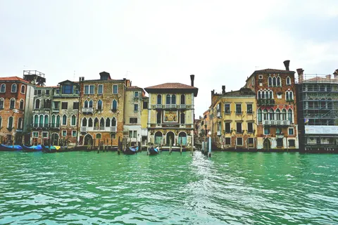 Venice Canal 4K Wallpaper · architecture · 3840×2560