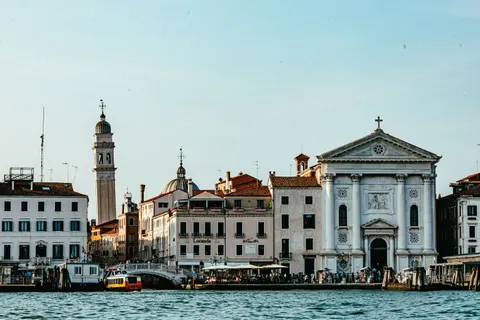 Venice Canal 4K Wallpaper · architecture · 3840×2560