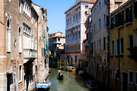 Venice Canal 4K Wallpaper · architecture · 3840×2560