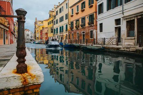 Venice Canal 4K Wallpaper · architecture · 3840×2560