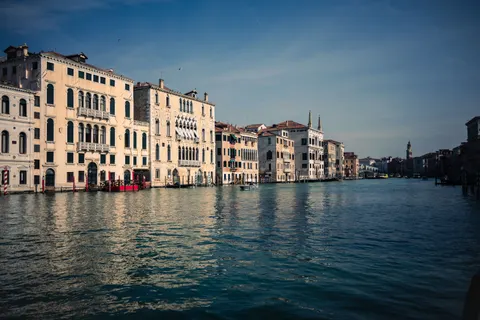 Venice Canal 4K Wallpaper · architecture · 3840×2560