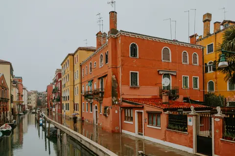 Venice Canal 4K Wallpaper · architecture · 3840×2560