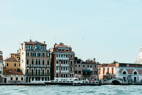 Venice Canal 4K Wallpaper · architecture · 3840×2560