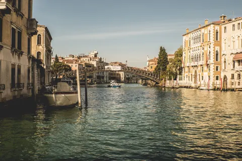 Venice Canal 4K Wallpaper · architecture · 3840×2560