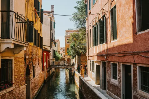 Venice Canal 4K Wallpaper · architecture · 3840×2560