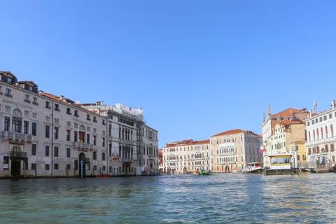 Venice Canal 4K Wallpaper · architecture · 3840×2560