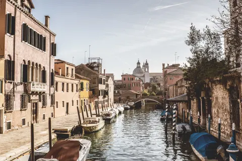 Venice Canal 4K Wallpaper · architecture · 3840×2560