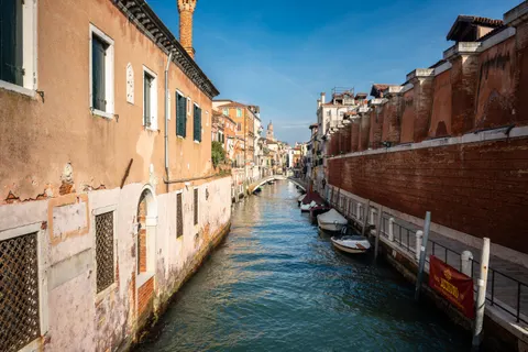 Venice Canal 4K Wallpaper · architecture · 3840×2560