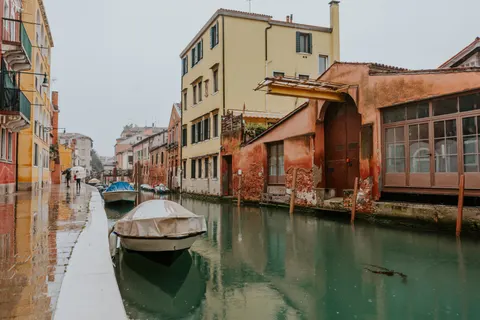 Venice Canal 4K Wallpaper · architecture · 3840×2560