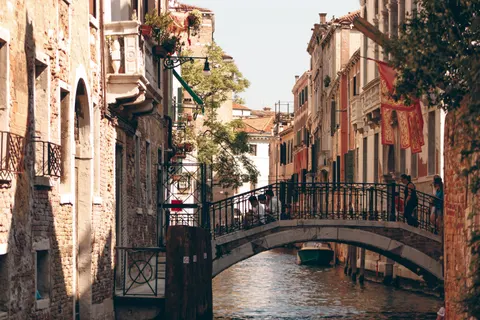Venice Canal 4K Wallpaper · architecture · 3840×2560