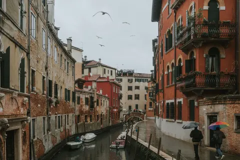 Venice Canal 4K Wallpaper · architecture · 3840×2560