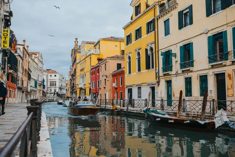 Venice Canal 4K Wallpaper · architecture · 3840×2560