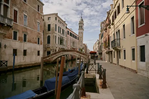 Venice Canal 4K Wallpaper · architecture · 3840×2560