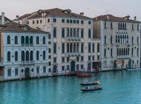 Venice Canal 4K Wallpaper · architecture · 3840×2831