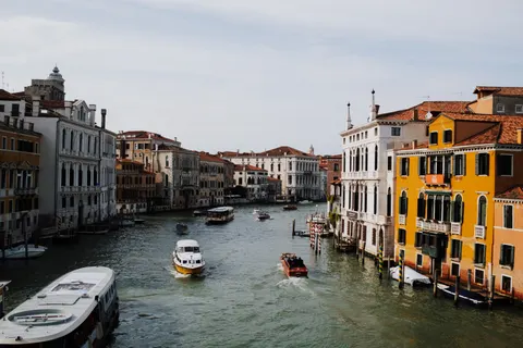 Venice Canal 4K Wallpaper · architecture · 3840×2560
