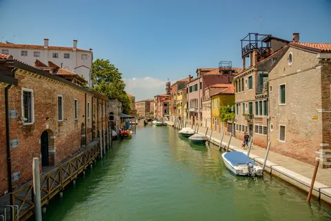 Venice Canal 4K Wallpaper · architecture · 3840×2563