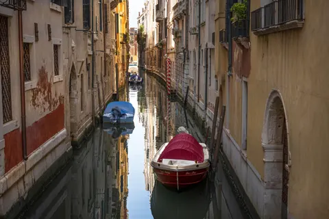 Venice Canal 4K Wallpaper · architecture · 3840×2560