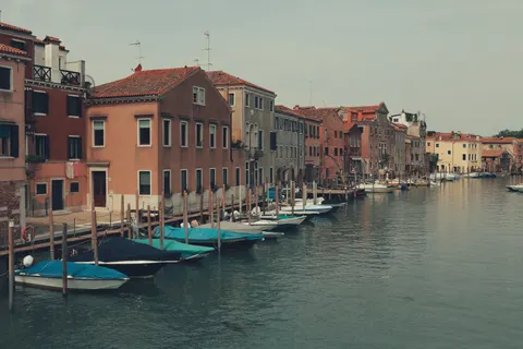 Venice Canal 4K Wallpaper · architecture · 3840×2560