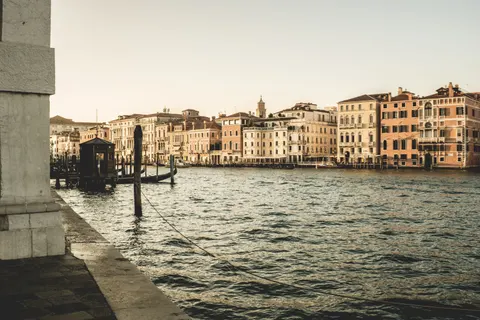 Venice Canal 4K Wallpaper · architecture · 3840×2560