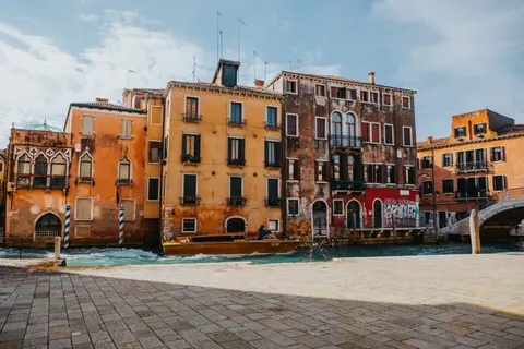 Venice Canal 4K Wallpaper · architecture · 3840×2560