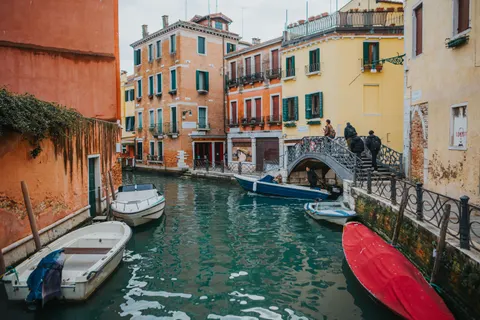 Venice Canal 4K Wallpaper · architecture · 3840×2560