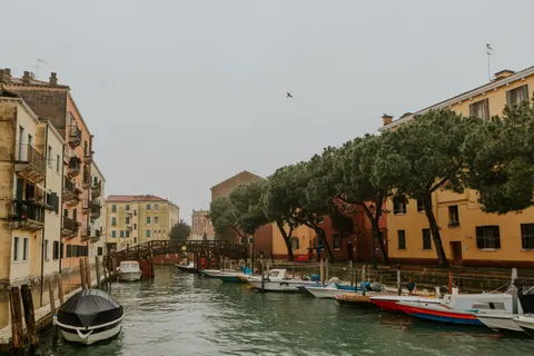 Venice Canal 4K Wallpaper · architecture · 3840×2560
