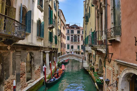Venice Canal 4K Wallpaper · architecture · 3840×2563