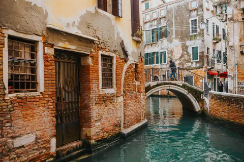 Venice Canal 4K Wallpaper · architecture · 3840×2560