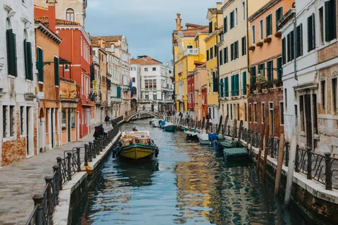 Venice Canal 4K Wallpaper · architecture · 3840×2560