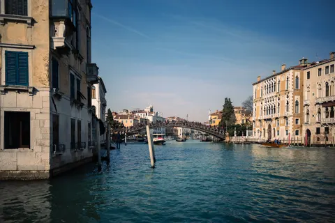 Venice Canal 4K Wallpaper · architecture · 3840×2560