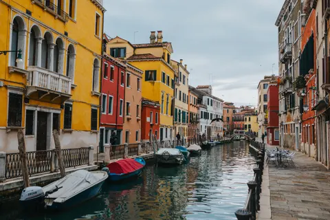 Venice Canal 4K Wallpaper · architecture · 3840×2560