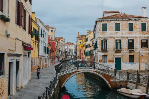 Venice Canal 4K Wallpaper · architecture · 3840×2560