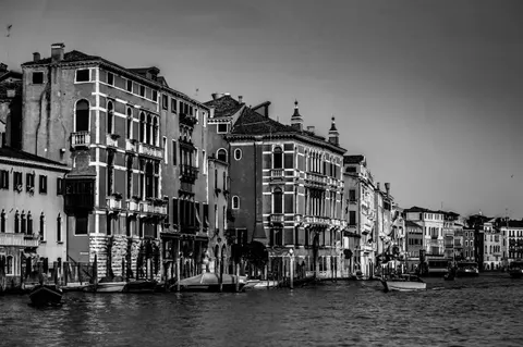 Venice Canal 4K Wallpaper · architecture · 3840×2553