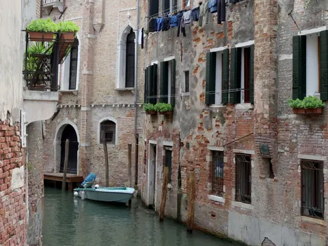 Venice Canal 4K Wallpaper · architecture · 3840×2880