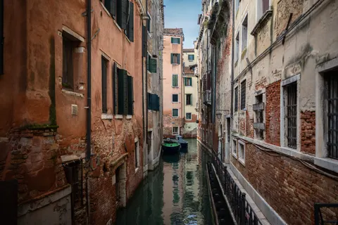 Venice Canal 4K Wallpaper · architecture · 3840×2560