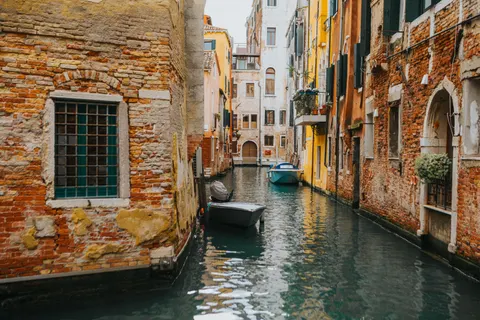 Venice Canal 4K Wallpaper · architecture · 3840×2560