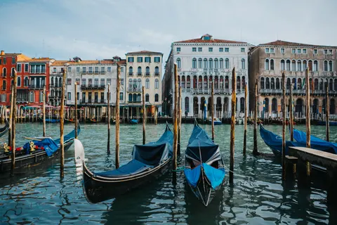 Venice Canal 4K Wallpaper · architecture · 3840×2560