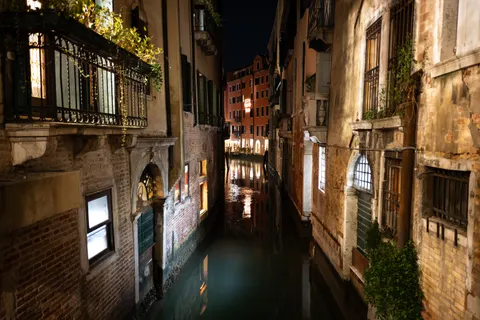Venice Canal 4K Wallpaper · architecture · 3840×2560