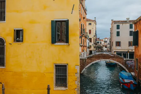 Venice Canal 4K Wallpaper · architecture · 3840×2560